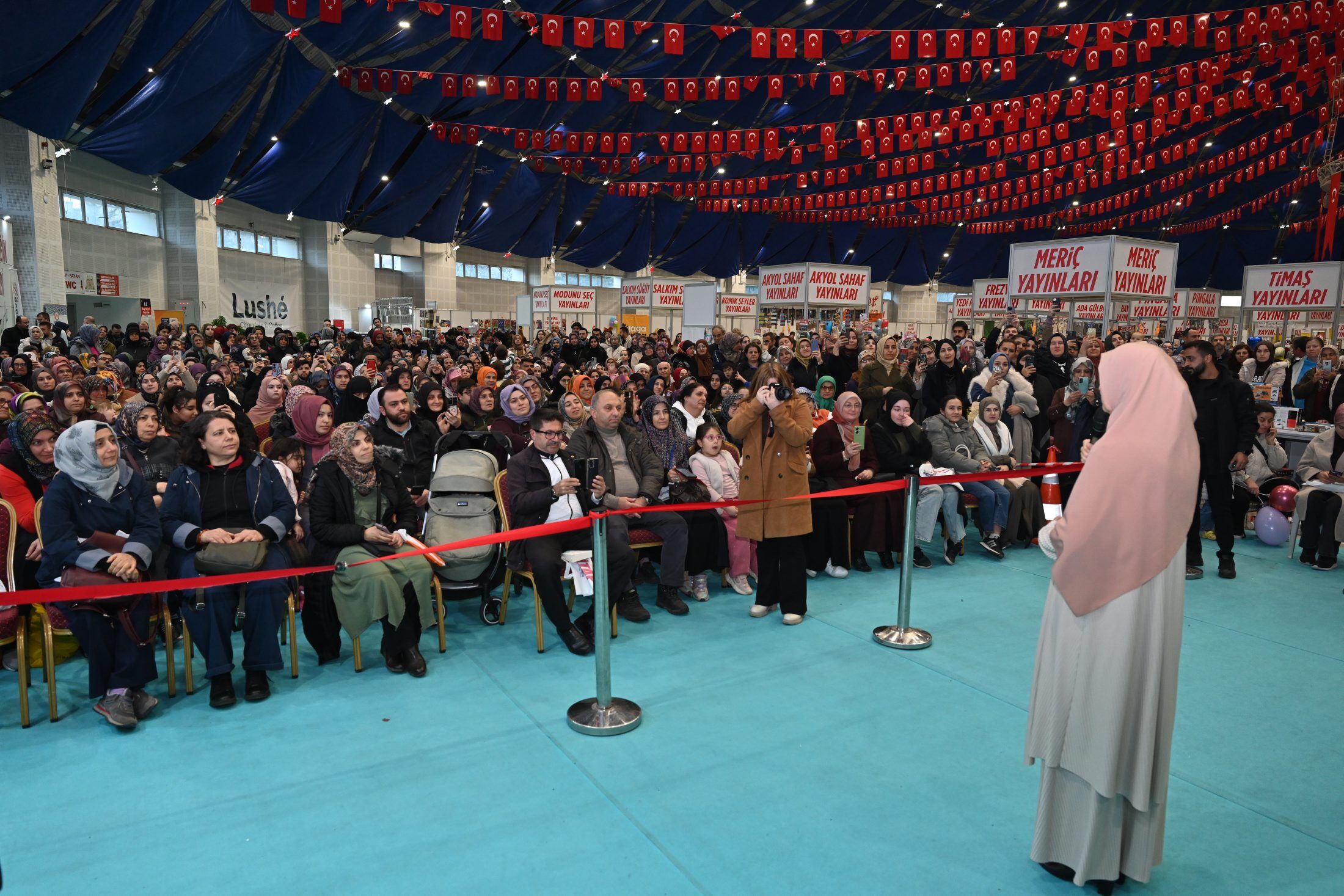 Isparta Kitap Fuari Sukru Erbas Ve Saliha Erdim Imza Soylesi (3)