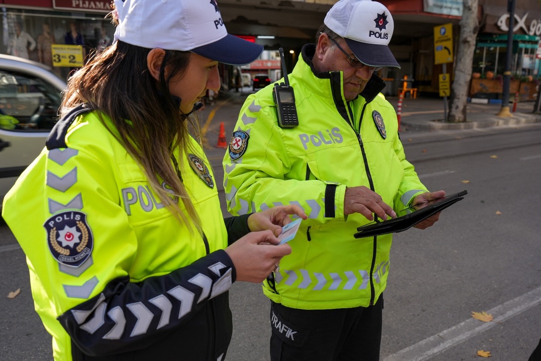 Isparta’da Abartı Egzoz Ve Modifiyeli Araçlar Denetlendi (4)