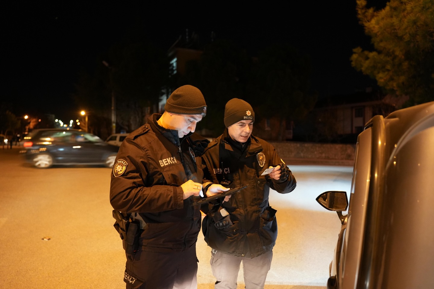 Isparta’da Gece Asayiş Denetimi 5 Park Kontrol Edildi (4)