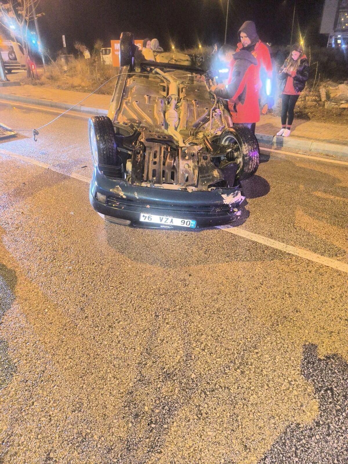 Isparta'da Kontrolden Çıkan Otomobil Ters Döndü-1