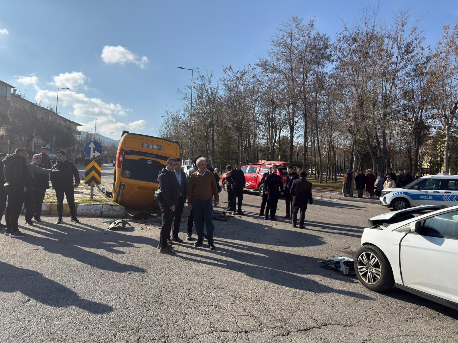 Isparta’da Korkutan Kaza Taksi Takla Attı (3)