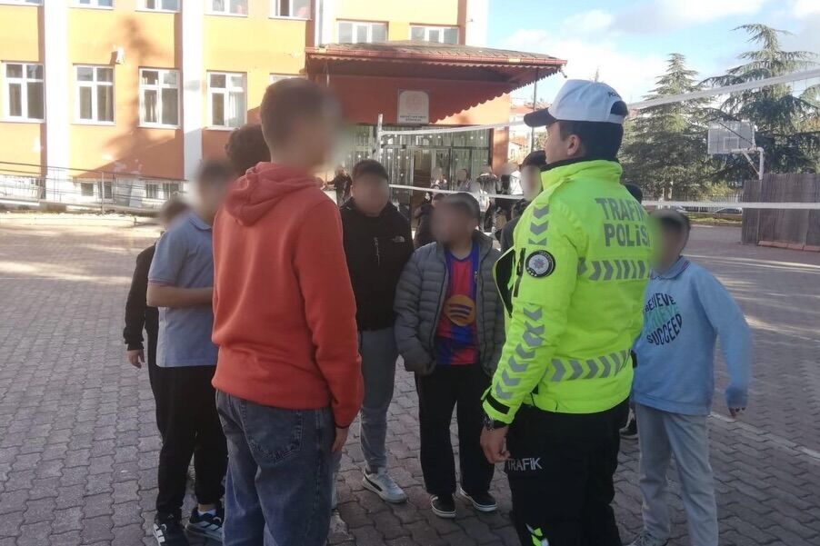 Isparta’da Okul Çevreleri̇nde Geni̇ş Kapsamli Asayi̇ş Deneti̇mi̇ (1)