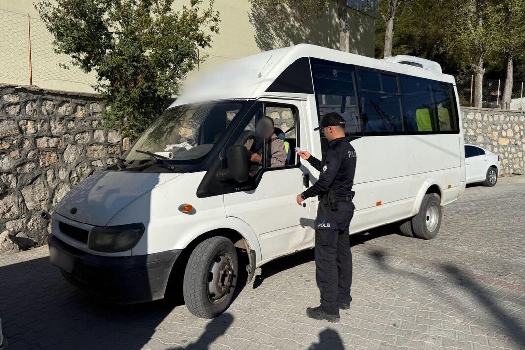 Isparta’da Okul Çevreleri̇nde Geni̇ş Kapsamli Asayi̇ş Deneti̇mi̇ (4)