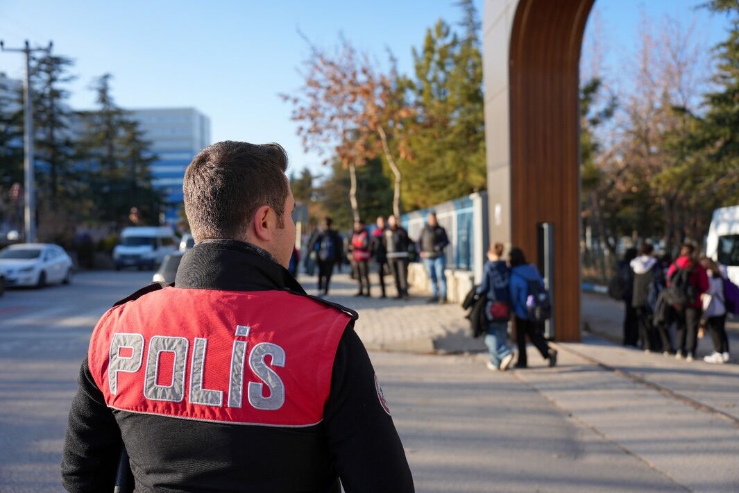 Isparta’da Okul Önleri Ve Asayiş Denetimleri Kararlılıkla Devam Ediyor (4)