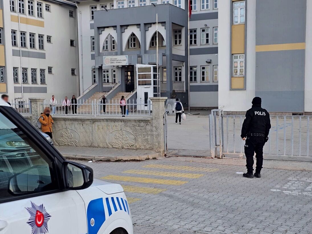Isparta’da Okul Önleri Ve Asayiş Denetimleri Kararlılıkla Sürüyor (1)