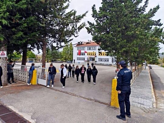 Isparta’da Okul Önleri Ve Asayiş Denetimleri Kararlılıkla Sürüyor (3)