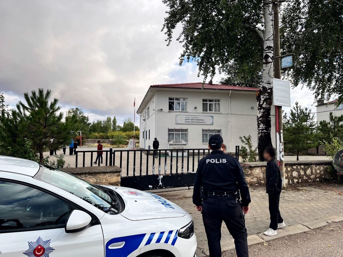 Isparta’da Okul Önleri Ve Asayiş Denetimleri Kararlılıkla Sürüyor (4)
