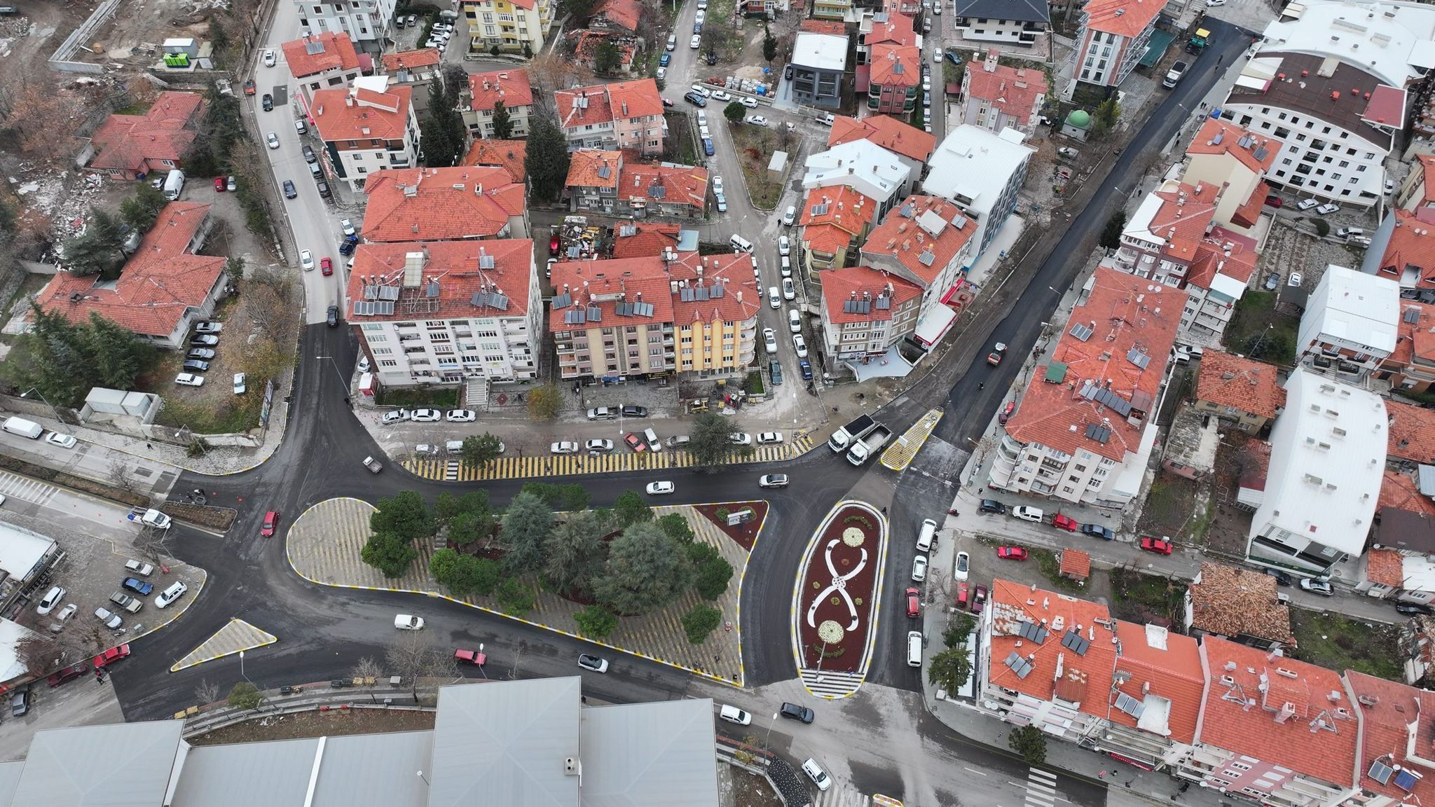 Isubü Kavşağı Yeni Asfaltla Trafiğe Nefes Aldırdı (2)