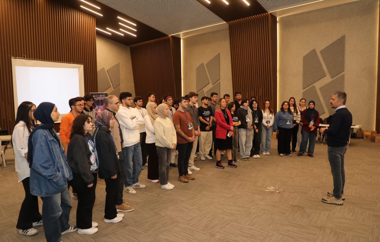 Isübü’de “Fikirden Koda Gençler Üretiyor” Maratonu Tamamlandı (3)