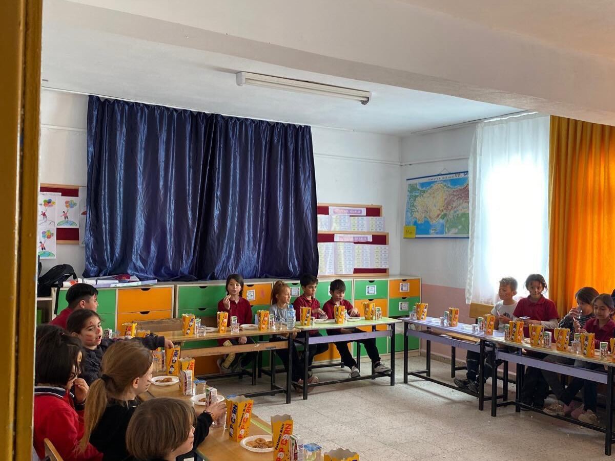 Köy Okuluna Kütüphane Yenileme Projesi Hayata Geçirildi (2)