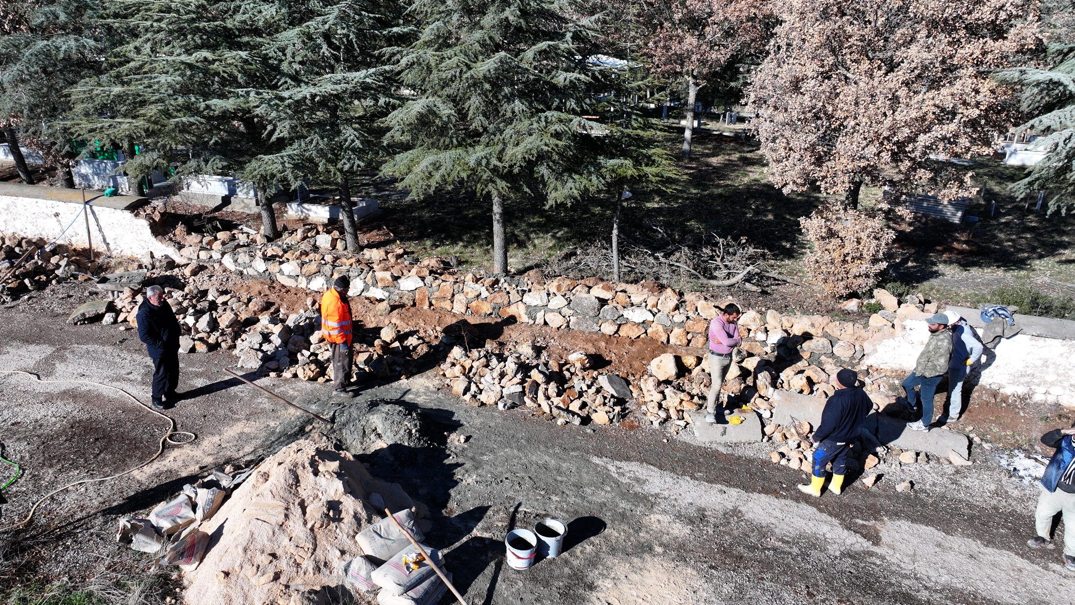 Kozlıuca Koyu Mezarlik Duvari Yapim (5)