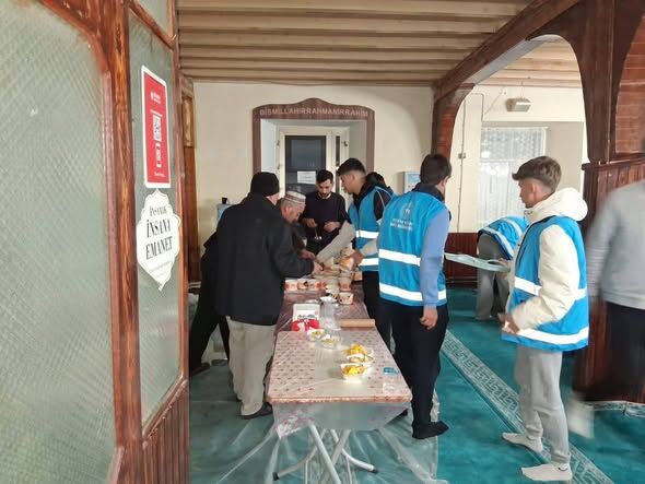 Şarkikaraağaç'ta Gençler Sabah Namazında Bir Araya Geldi (3)