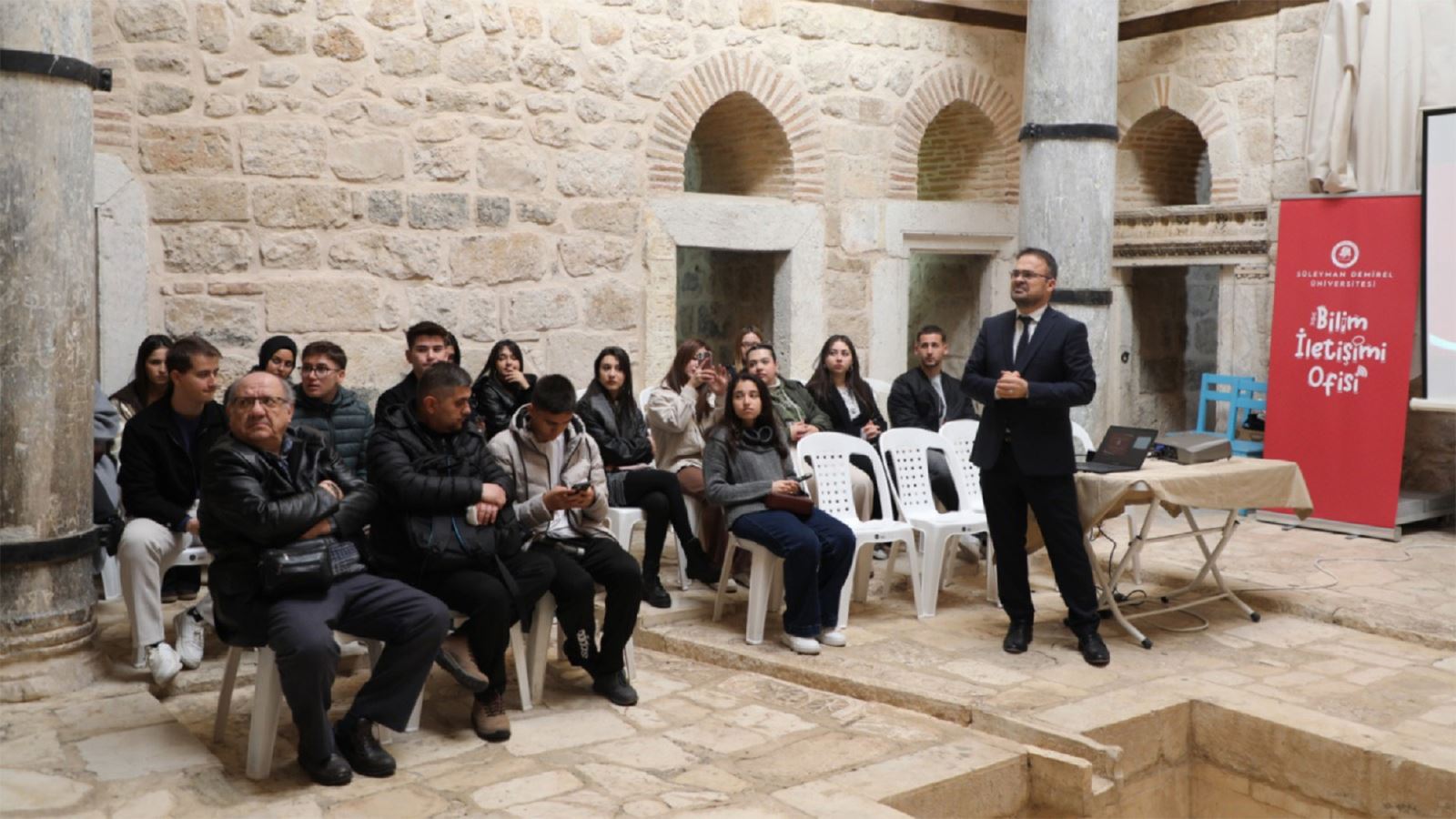 Sdü Öğrencileri Atabey Ertokuş Medresesi’nde Tarih Ve Kültür Buluşmasına Katıldı (1)-1