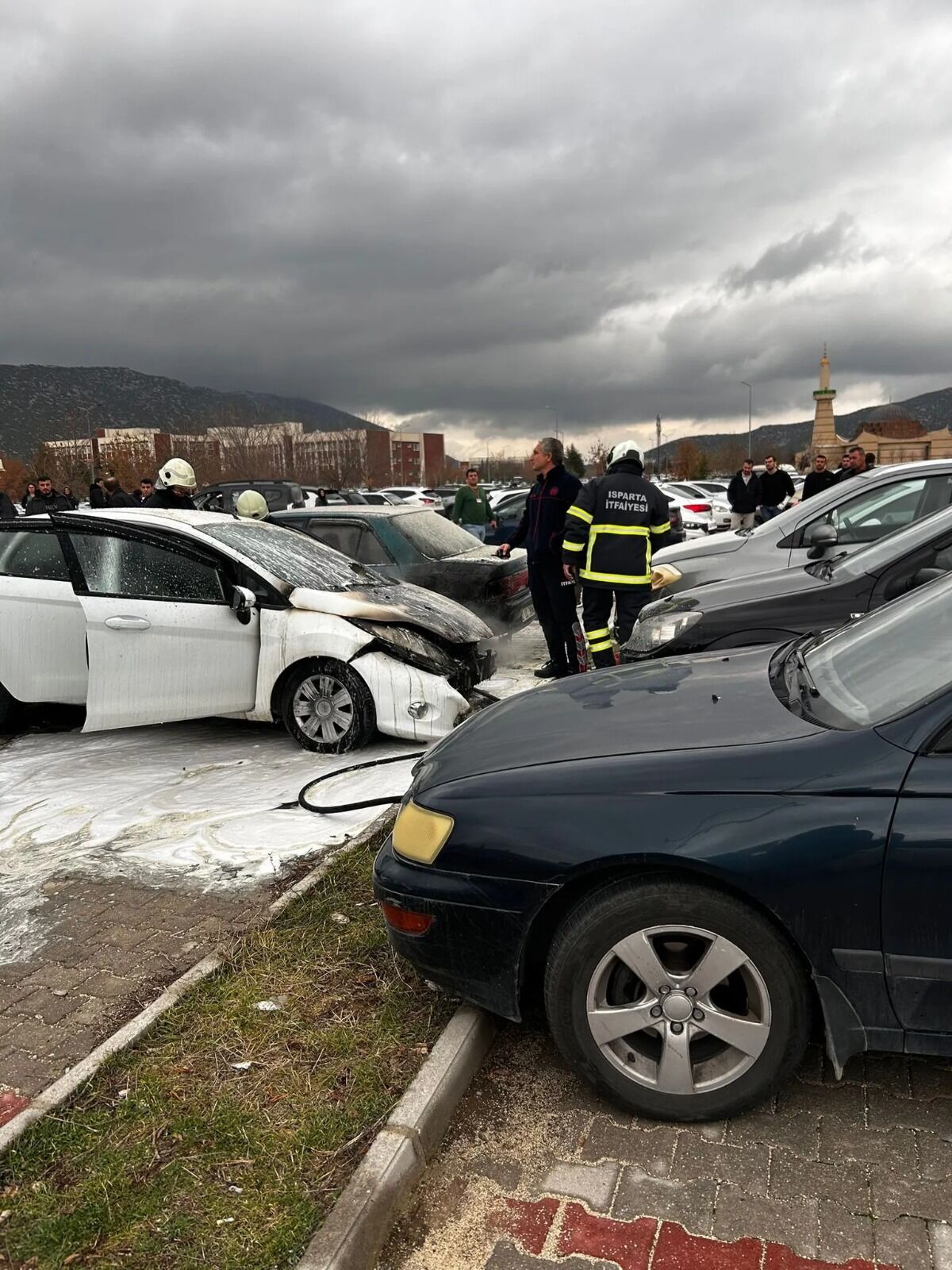 Sdü Tıp Fakültesi Otoparkında Yangın 1
