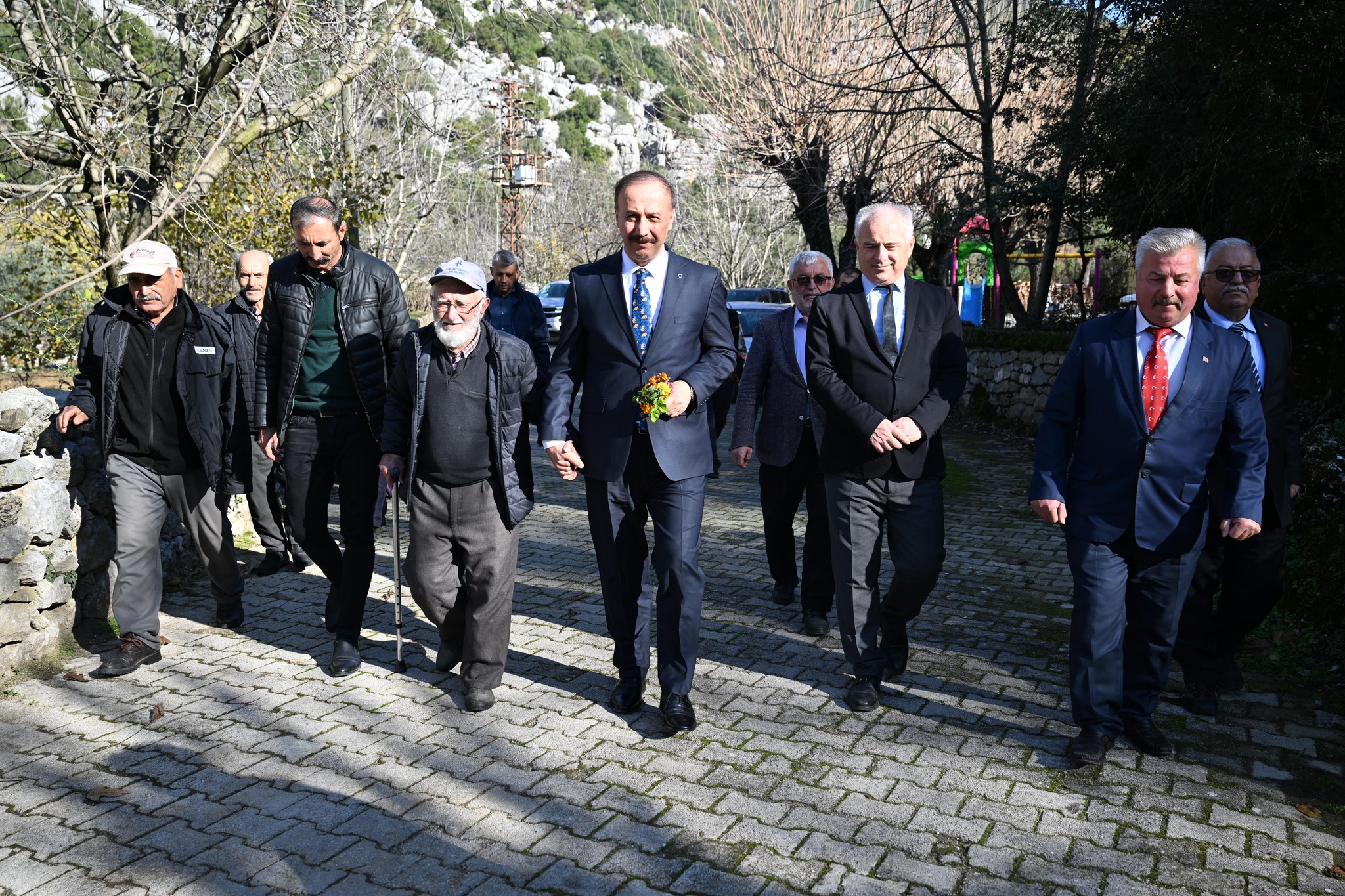 Vali Erin, Sütçüler’in Köylerinde Vatandaşlarla Buluştu (2)