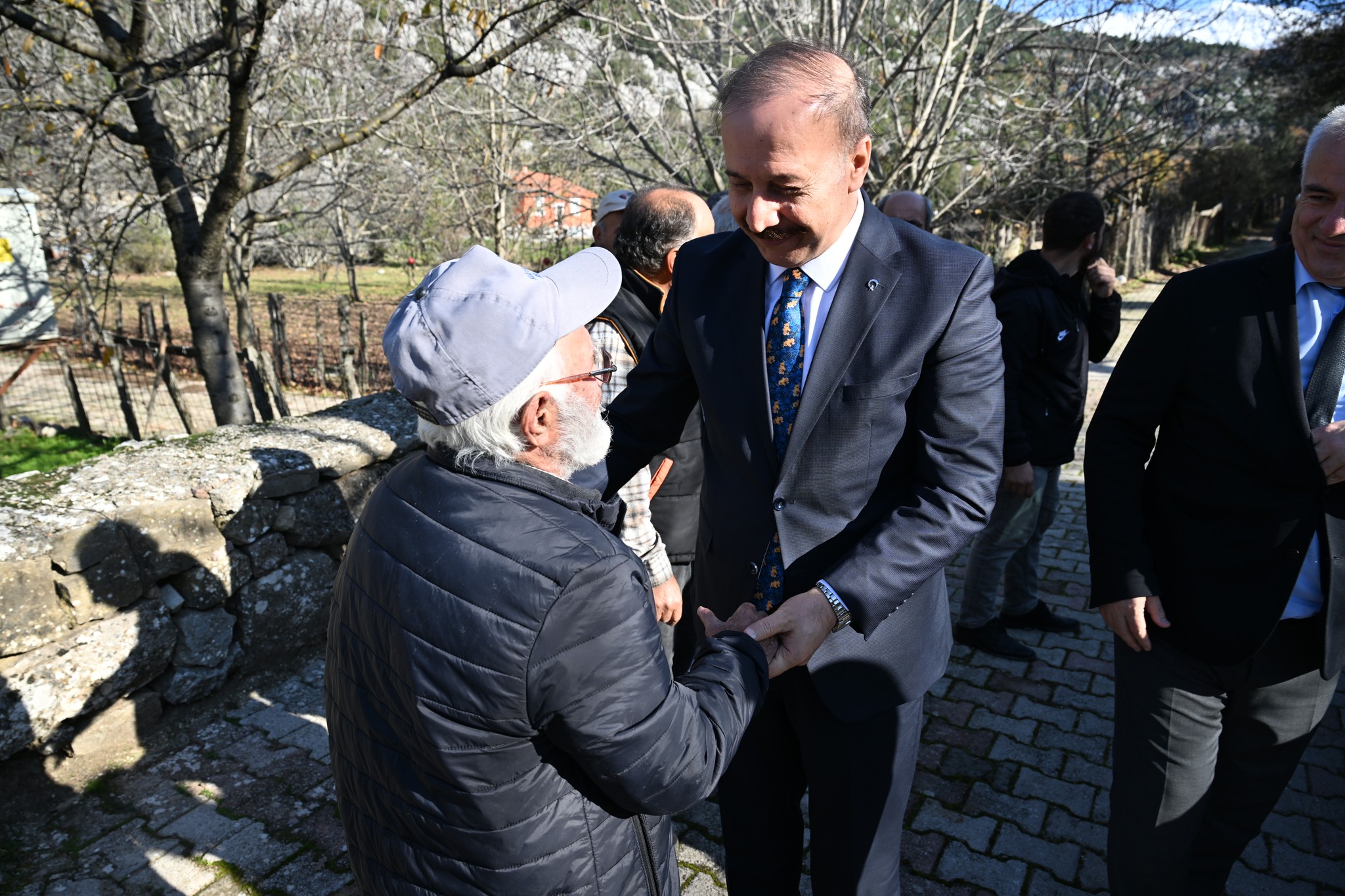 Vali Erin, Sütçüler’in Köylerinde Vatandaşlarla Buluştu (3)