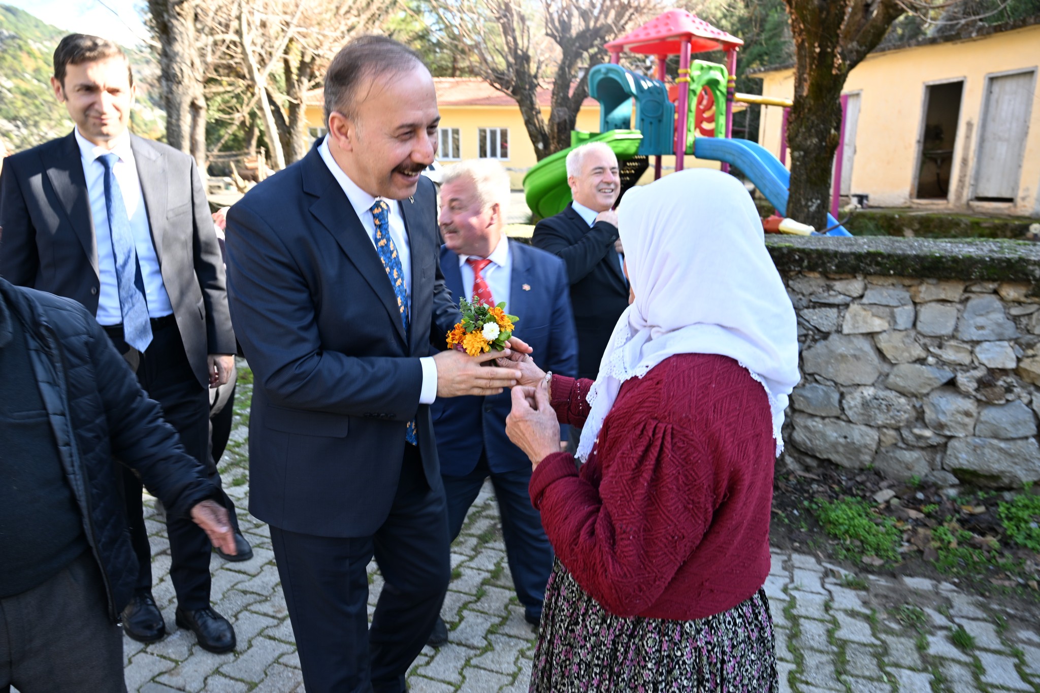 Vali Erin, Sütçüler’in Köylerinde Vatandaşlarla Buluştu (5)