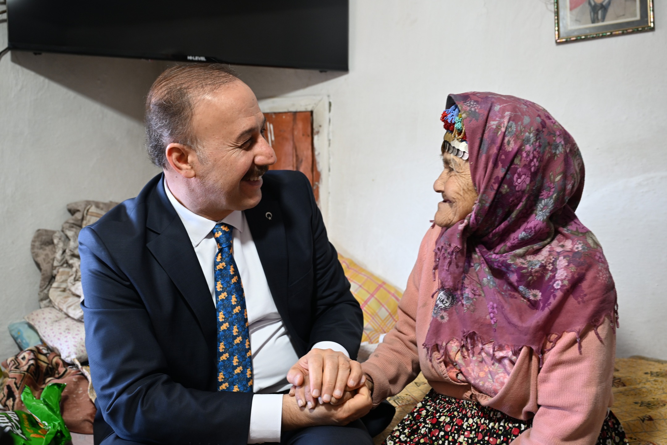 Vali Erin’den Şehit Annesine Duygulandıran Ziyaret (3)