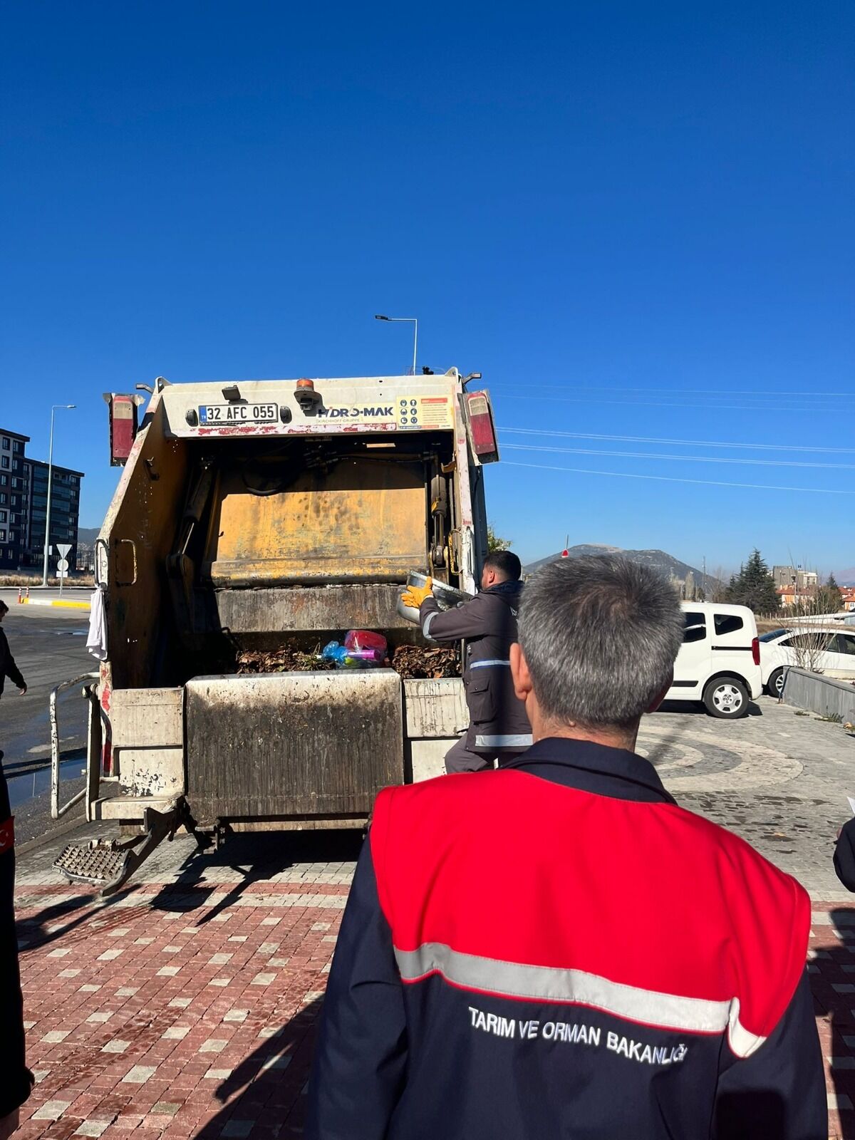 Zabıta Ekipleri Otobüsle Kova Ve Tencere Içerisinde Gönderilen Gıda Ürünlerine El Koydu (1)