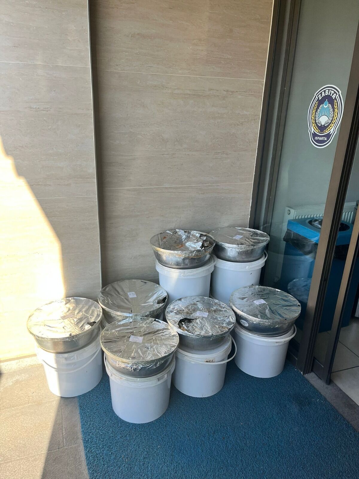 Zabıta Ekipleri Otobüsle Kova Ve Tencere Içerisinde Gönderilen Gıda Ürünlerine El Koydu (5)