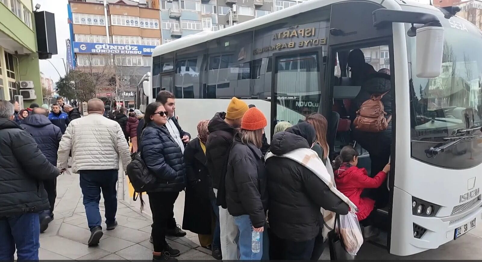 Belediyenin Sömestr Sürprizi Çocukları Davraz’da Karla Buluşturdu (6)