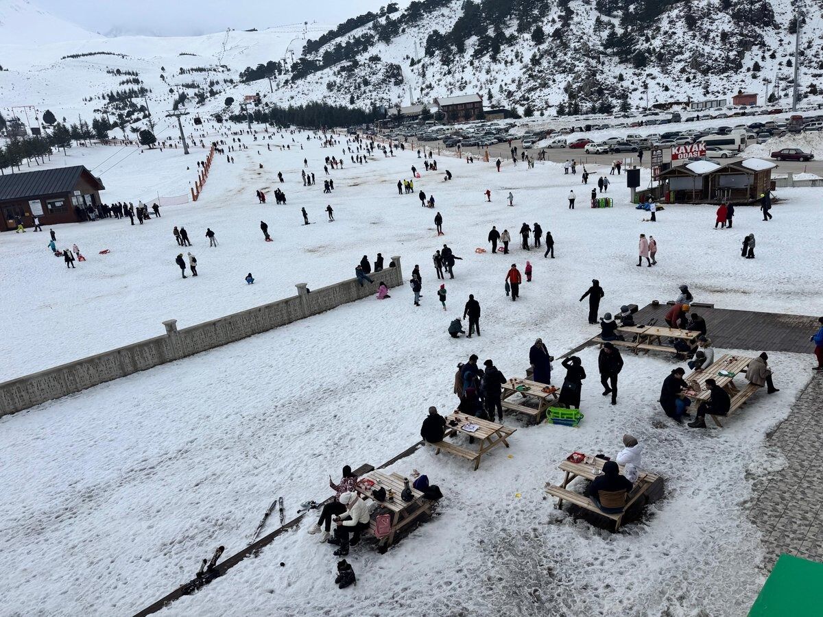 Davraz Kayak Merkezi’nde Ziyaretçi Sayısı 85 Bini Aştı (2)