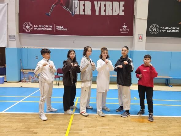 Dinar Gençlik Ve Spor Müdürlüğü Taekwondo Sporcuları