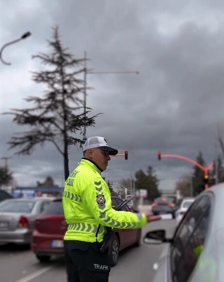 İl Emniyet Müdürlüğü Uyardı Yağışlı Havada Trafiğe Dikkat (2)