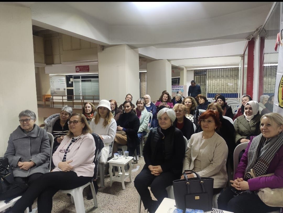 Isparta Türk Kadinlar Bi̇rli̇ği̇ Öğrenci̇ler İçi̇n Seferber Oldu (1)