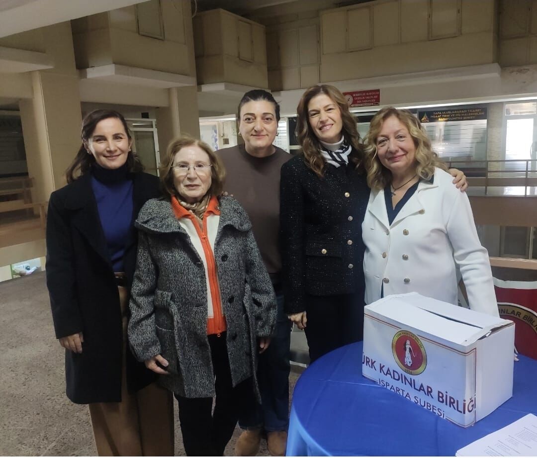 Isparta Türk Kadinlar Bi̇rli̇ği̇ Öğrenci̇ler İçi̇n Seferber Oldu (4)