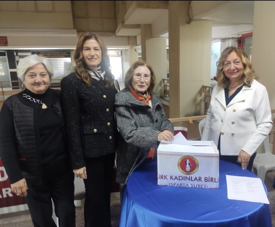 Isparta Türk Kadinlar Bi̇rli̇ği̇ Öğrenci̇ler İçi̇n Seferber Oldu (5)