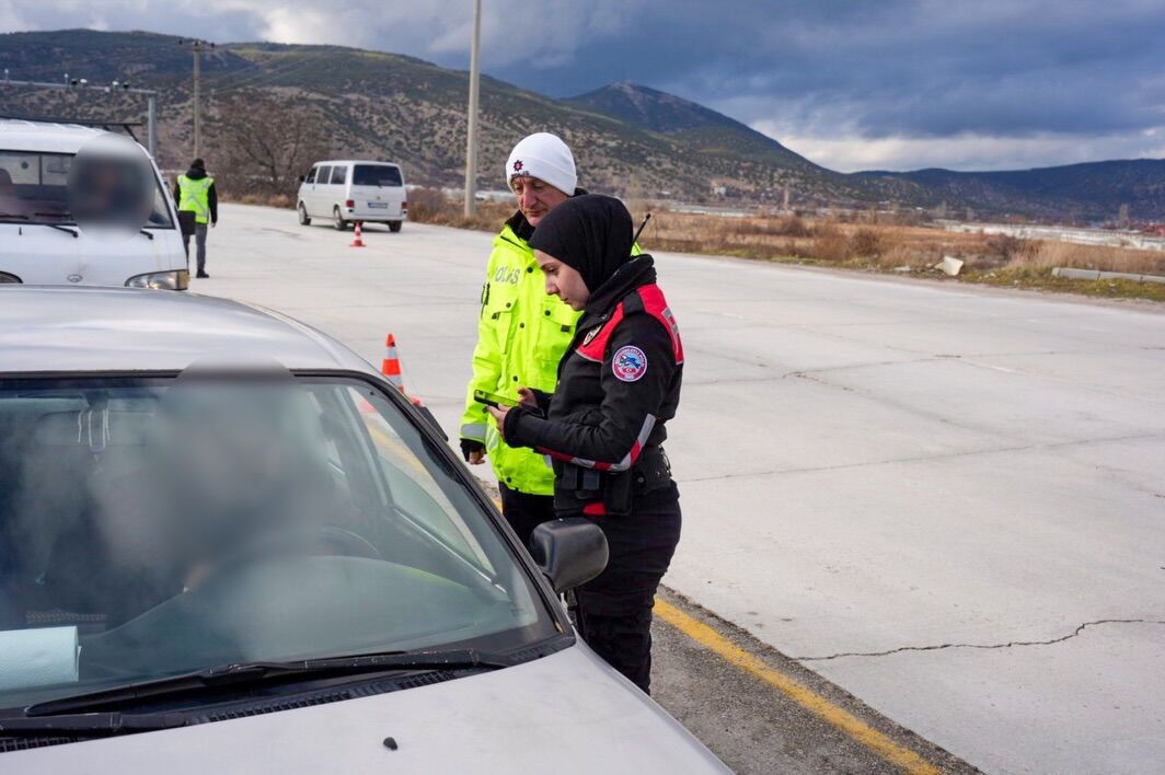 Isparta’da 4 Ayrı Noktada 20 Saatlik Şok Yol Uygulaması (1)