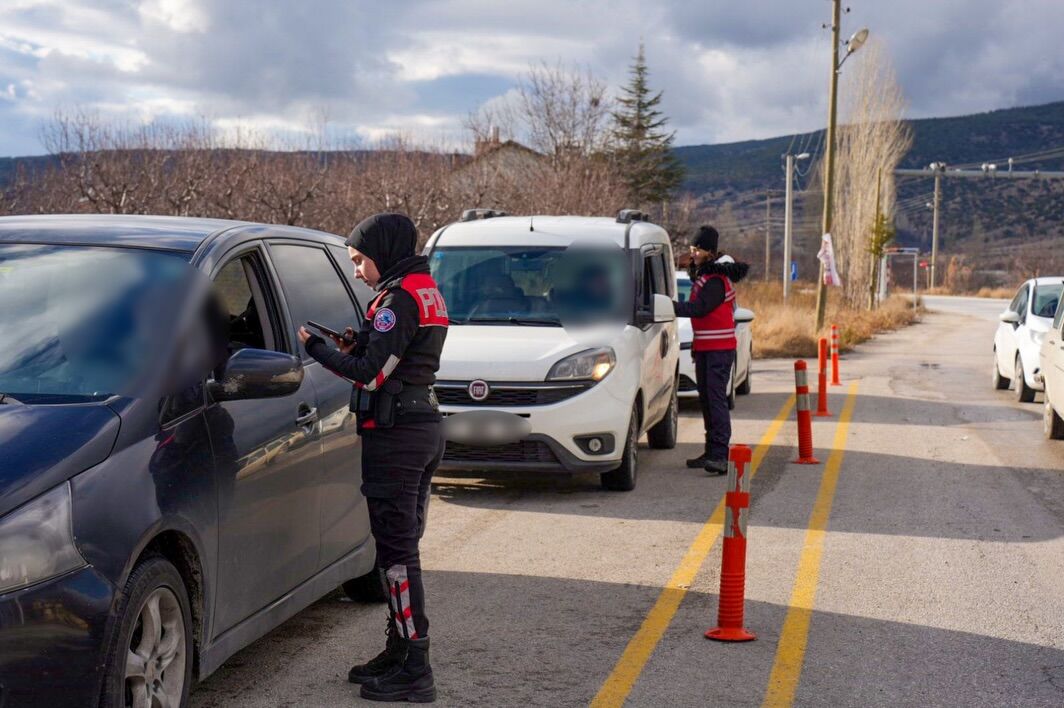 Isparta’da 4 Ayrı Noktada 20 Saatlik Şok Yol Uygulaması (4)