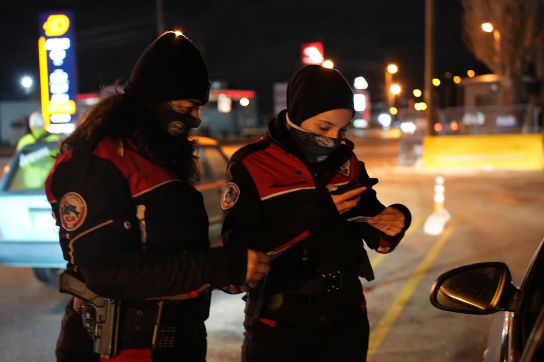 Isparta’da Araçlar Ve Şahıslar Tek Tek Kontrol Edildi (4)