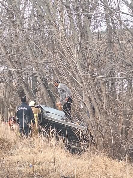 Isparta’da Otomobil Şarampole Yuvarland (3)-1