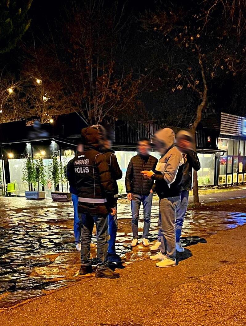 Isparta’da Parklar Ve Çevresinde Narkotik Denetimi Gerçekleştirildi (1)