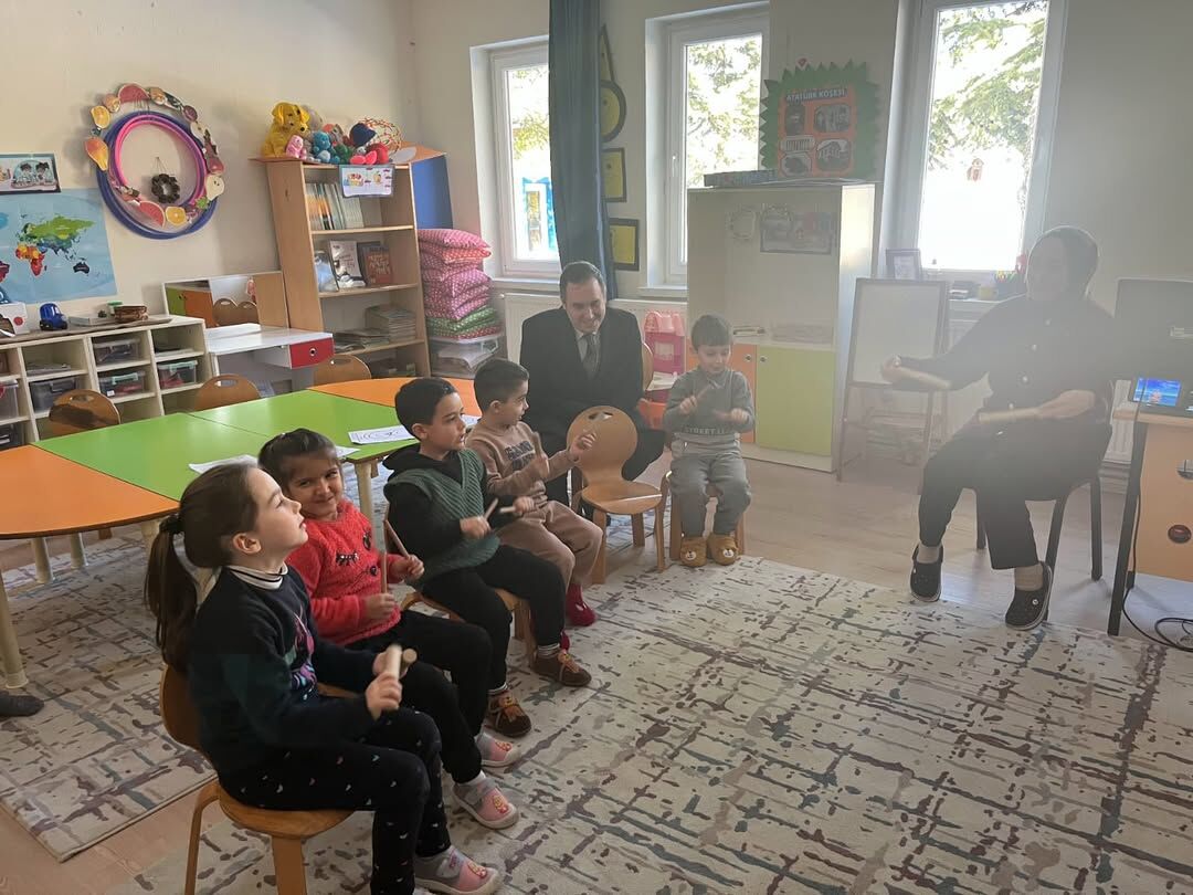 Kaymakam Arsoy Balcı Köyünde Öğrencilerle Bir Araya Geldi (2)