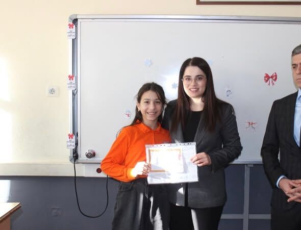 Kaymakam Seda Gür, Öğrencilerin Karne Sevincine Ortak Oldu 1