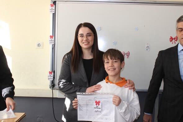 Kaymakam Seda Gür, Öğrencilerin Karne Sevincine Ortak Oldu