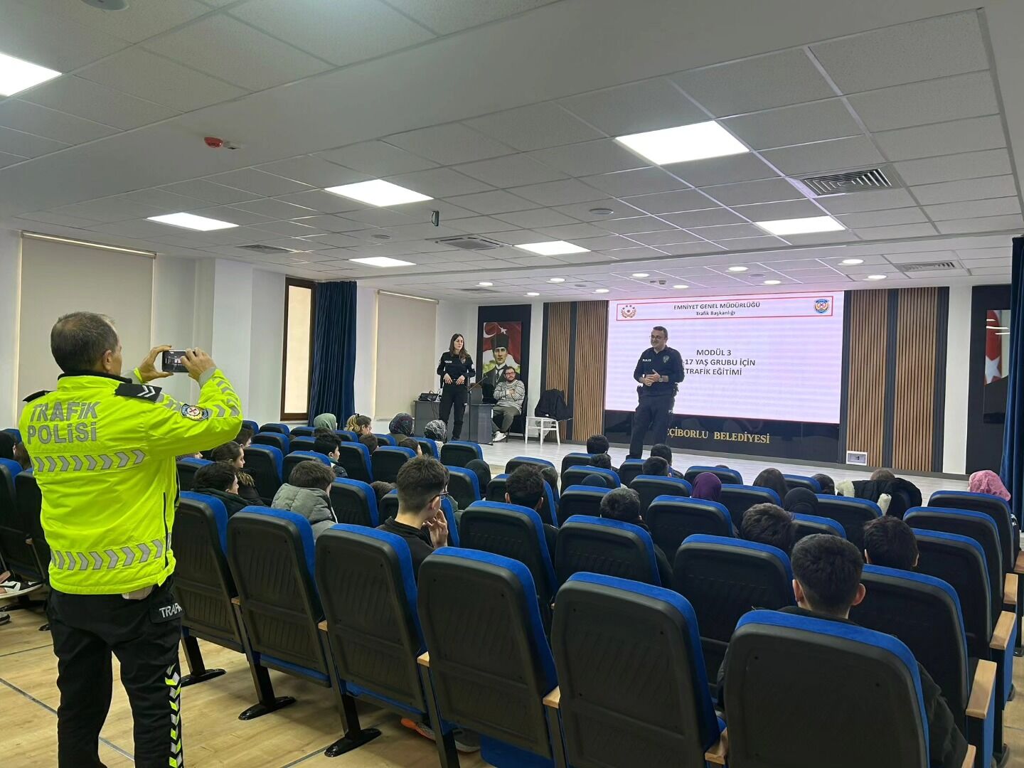 Keçiborlu İmam Hatip Ortaokulunda Trafik Güvenliği Semineri (1)