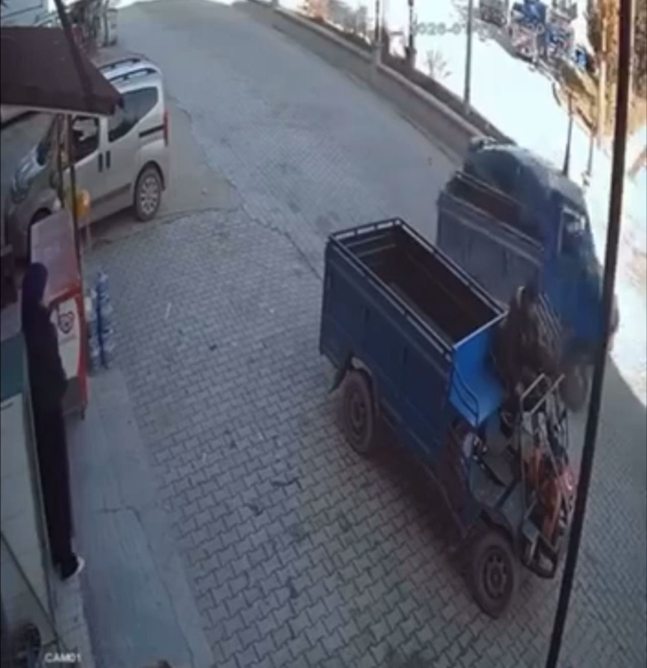 Patpat Yola Fırladı Kaza Anı Anbean Kameralara Yansıdı (2)