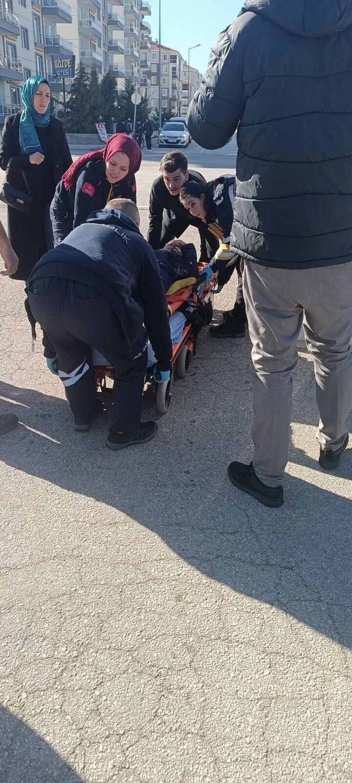 ISPARTA’DA KAZA ÜSTÜNE KAZA; OTOMOBİLLER ÇARPIŞTI, 3 YARALI-3