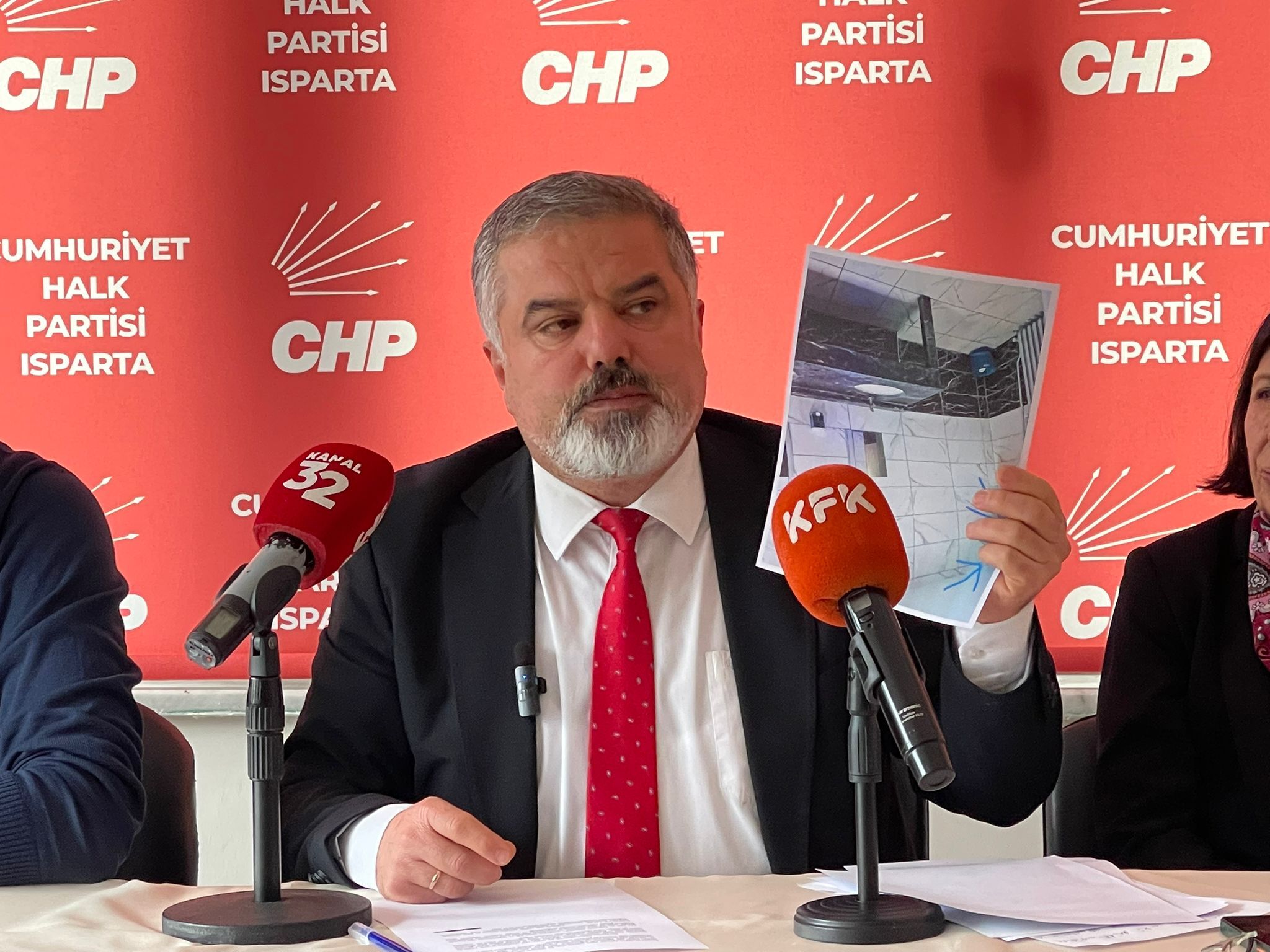 Karaca’dan okul tuvaletindeki kamera iddiasına sert tepki-1