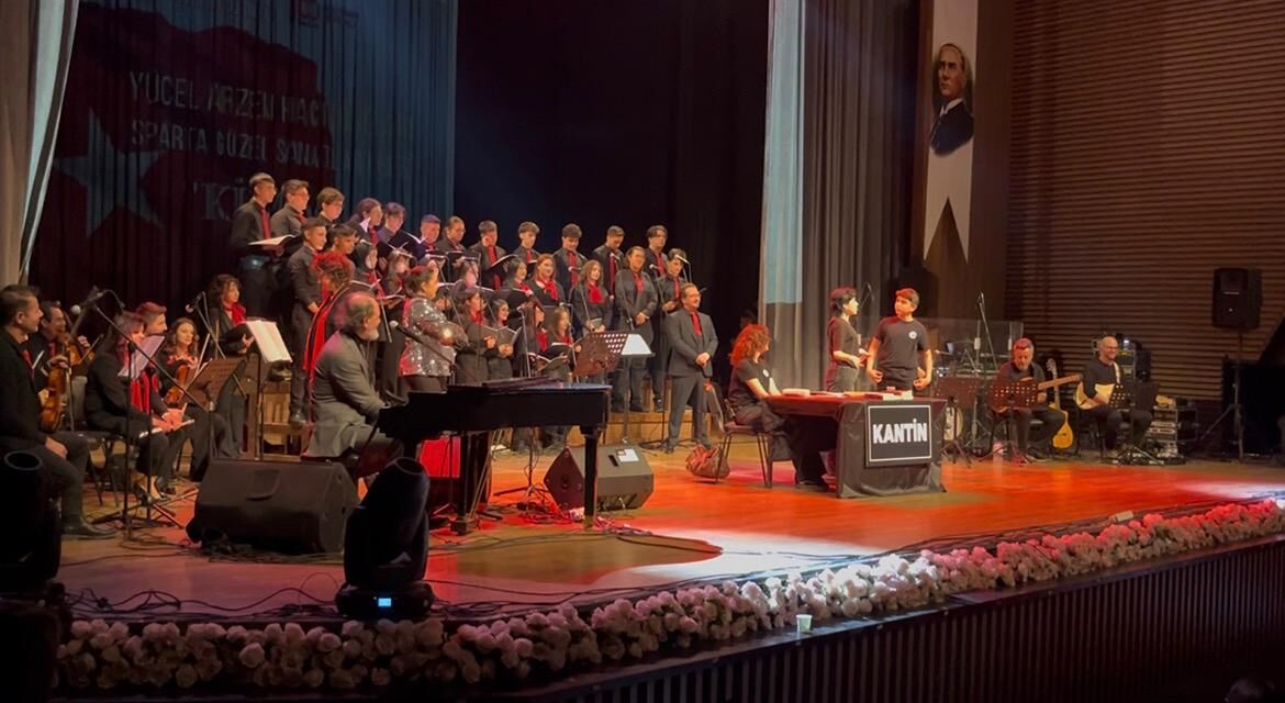 Yucel Arzen Haciogullari Ispartali Ogrencilerle Ayni Sahnede Ozel Video Haber (3)