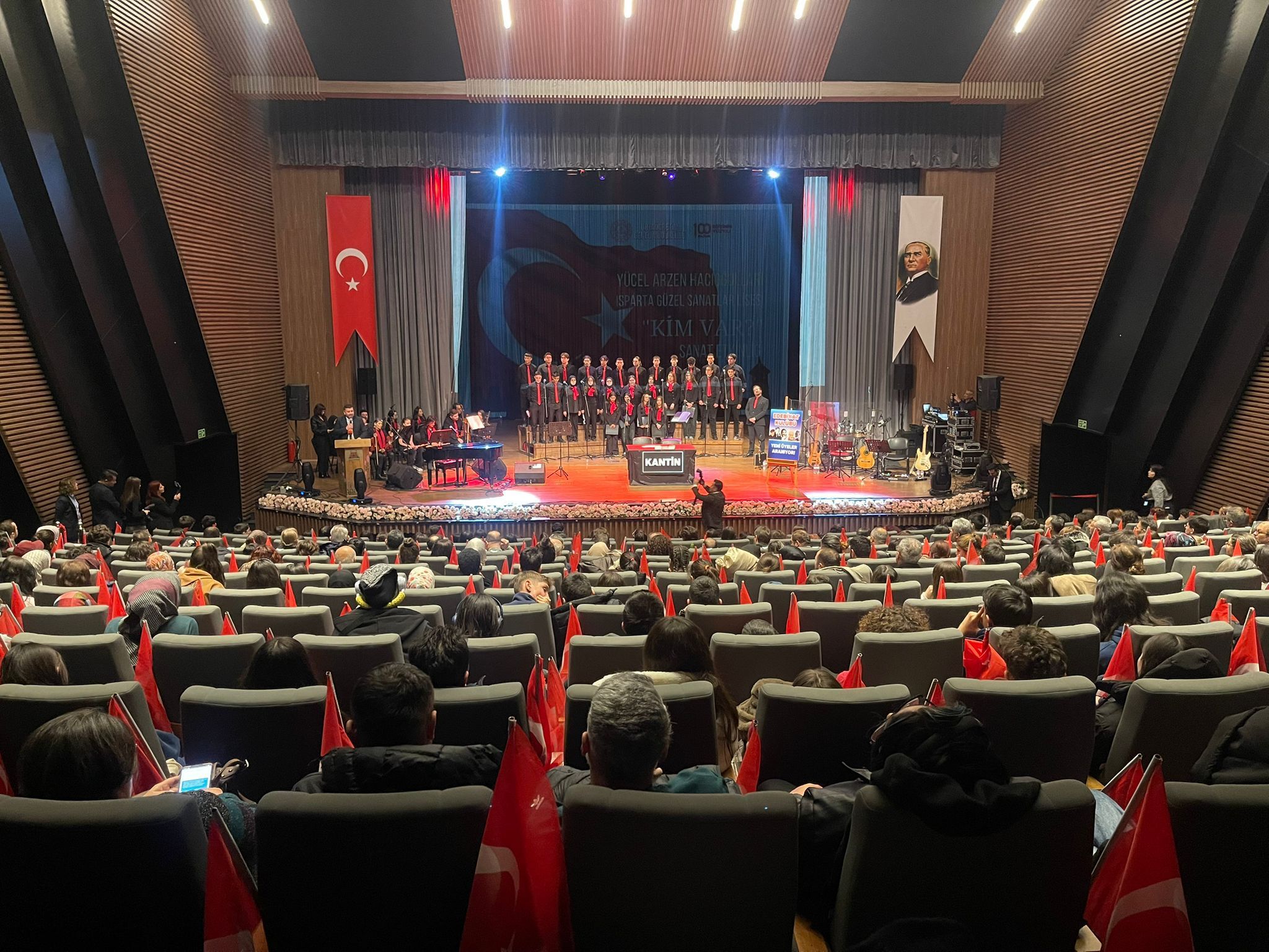 Yucel Arzen Haciogullari Ispartali Ogrencilerle Ayni Sahnede Ozel Video Haber (5)