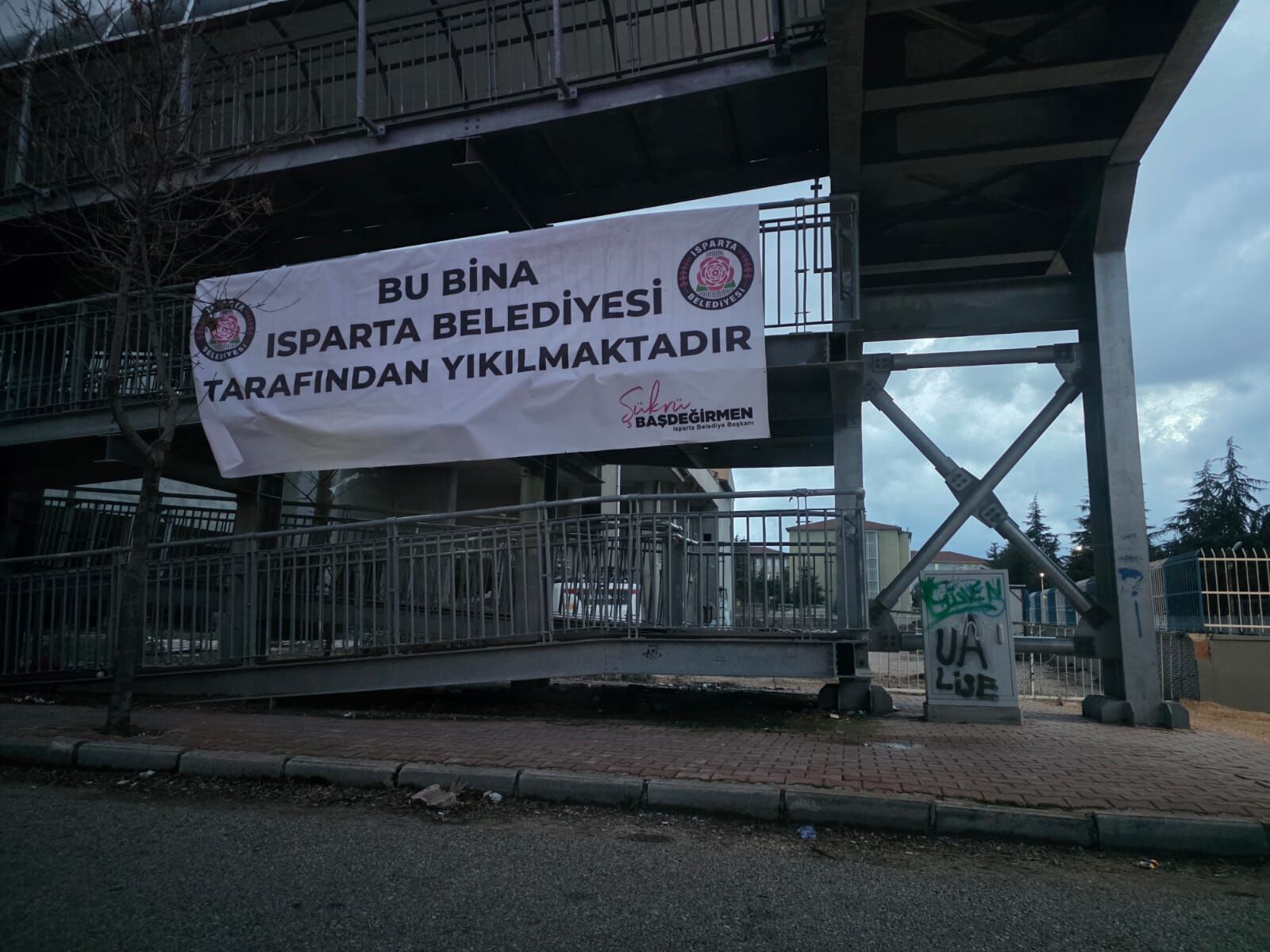 33 Yillik Kültür Merkezi̇ Yikiliyor (4)