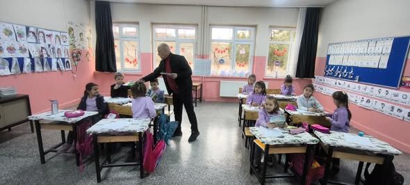 Çarıksaraylar’da Öğrencilere Kitap Hediyesi 1