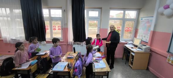 Çarıksaraylar’da Öğrencilere Kitap Hediyesi 2