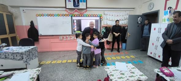 Çarıksaraylar’da Öğrencilere Kitap Hediyesi