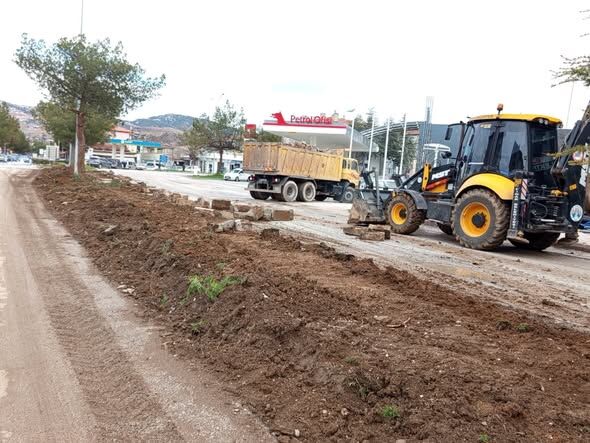Dinar’da Yol Ve Çevre Düzenleme Çalışmaları Başladı
